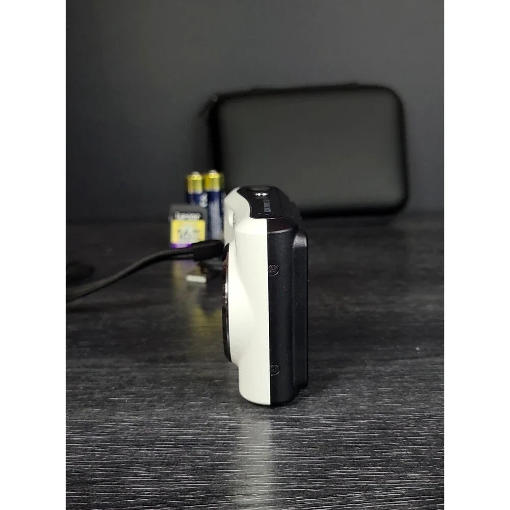 Kodak Pixpro FZ45 16MP HD Digital Camera White 16GB Bundle - Refurbished EX